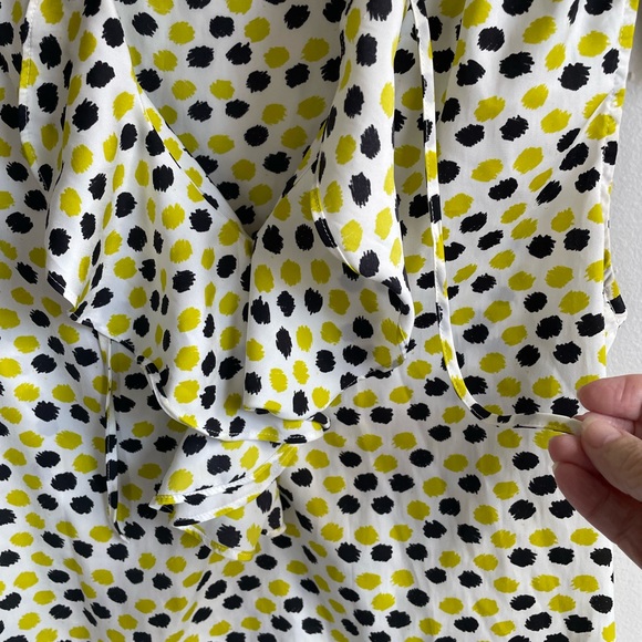 BLACK YELLOW GREEN SLEEVELESS BLOUSE TOP RUFFLES TIE FRONT PETITE DOTS SPRING - Picture 8 of 9
